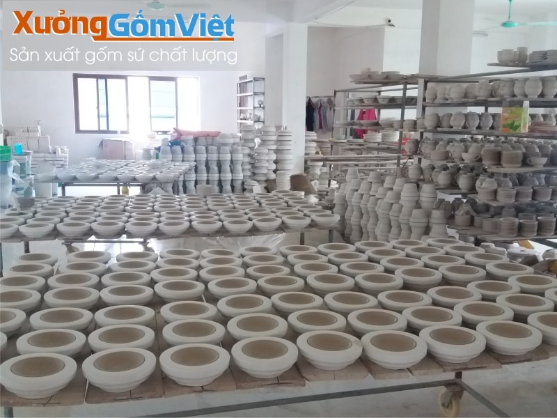 Một góc sản xuất tại Xưởng Gốm Việt
