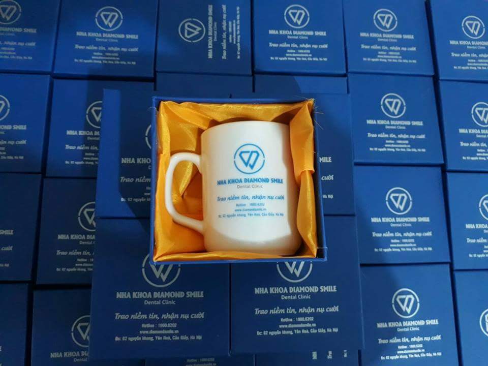 Ly sứ in logo quà tặng