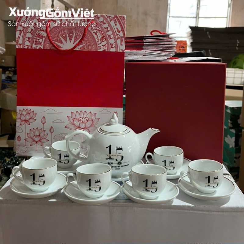 Ấm chén kỷ niệm ngày về trường