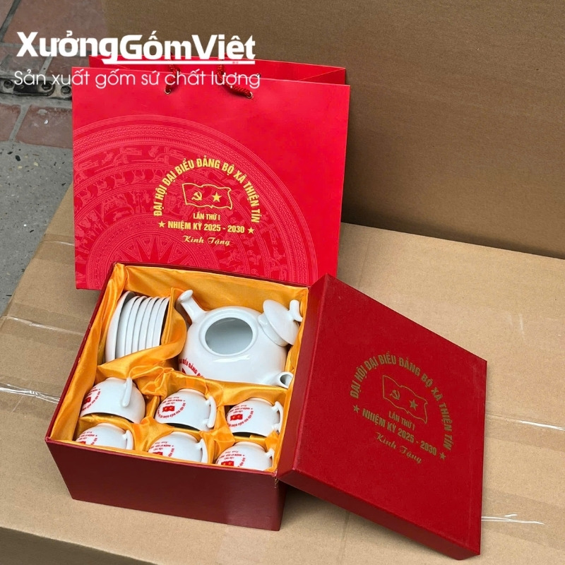 Ấm chén đại hội Đảng in logo
