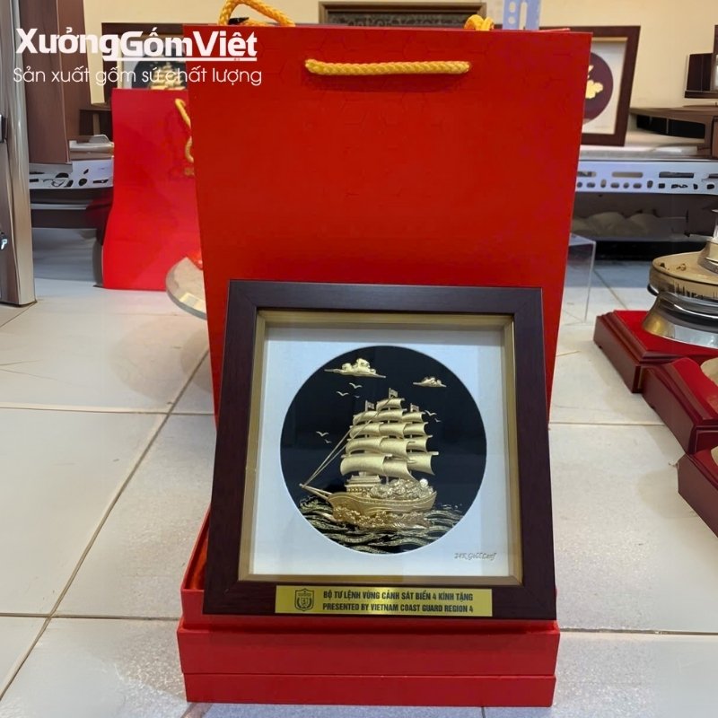 tranh-gom-su-in-logo-ky-niem-80-nam-ngay-cand